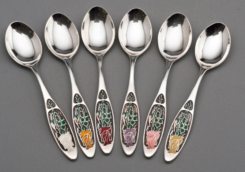 http://www.leopardantiques.com/object/image/download/4628/Year%20of%20the%20Rose%20Silver%20&%20Enamel%20Spoon%20Set%20(6)%20-%20Royal%20National%20Rose%20Society_Royal%20national%20rose%20society%20silver%20spoons.Jpg