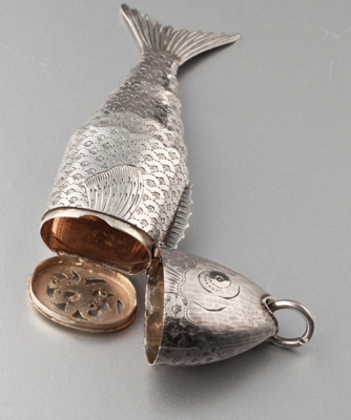 Georgian Novelty Silver Articulated Fish Vinaigrette - Lea & Co