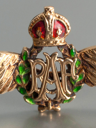 Gieves 15 Carat Gold & Enamel RAF Sweetheart Brooch - WW II