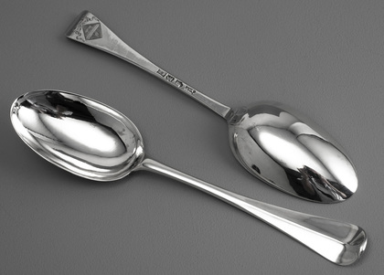 Georgian Silver Hanoverian Tablespoons (Two) - Davy Family Crest, Beckley, 1744