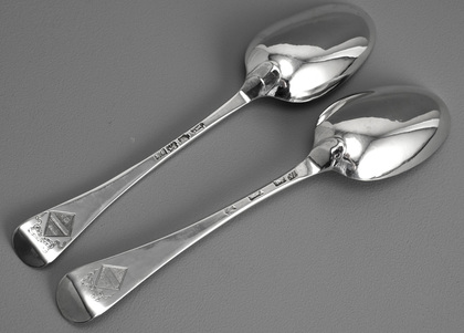 Georgian Silver Hanoverian Tablespoons (Two) - Davy Family Crest, Beckley, 1744