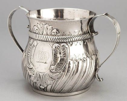 Early Georgian Silver Porringer - Portcullis Chained Crest, Porter or Beaufort Somerset Family