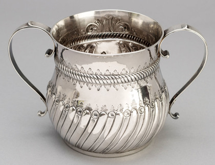 Early Georgian Silver Porringer - Portcullis Chained Crest, Porter or Beaufort Somerset Family