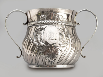 Early Georgian Silver Porringer - Portcullis Chained Crest, Porter or Beaufort Somerset Family
