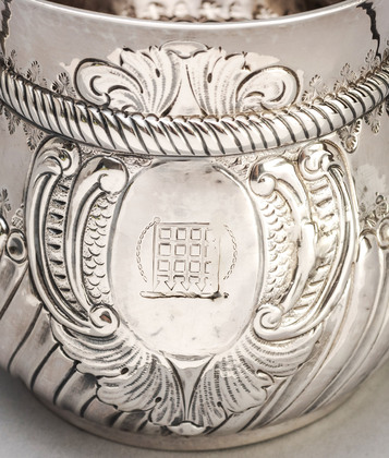 Early Georgian Silver Porringer - Portcullis Chained Crest, Porter or Beaufort Somerset Family