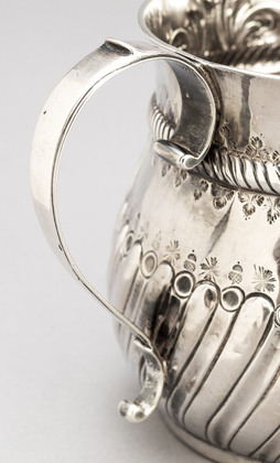 Early Georgian Silver Porringer - Portcullis Chained Crest, Porter or Beaufort Somerset Family