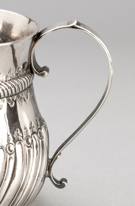 Early Georgian Silver Porringer - Portcullis Chained Crest, Porter or Beaufort Somerset Family