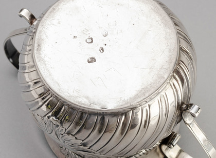 Early Georgian Silver Porringer - Portcullis Chained Crest, Porter or Beaufort Somerset Family